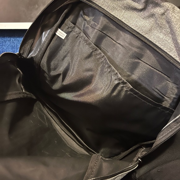 Herschel Drive back pack (Quantity 3) - Picture 4 of 5